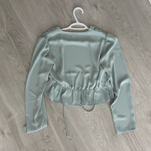 Aritzia Sunday Best Kimberley Front Tie Blouse, Light blue - Picture 4 of 4